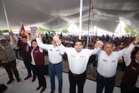 Se reuni&oacute; con vecinos del Fraccionamiento Los H&eacute;roes 