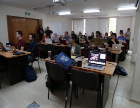 Astrof&iacute;sicos de distintos pa&iacute;ses se re&uacute;nen en la Escuela Avanzada