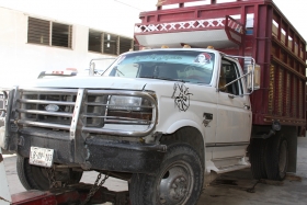 En distintas labores realizaron la detenci&oacute;n de dos masculinos y el aseguramiento de dos camionetas cargadas con galones de combustible